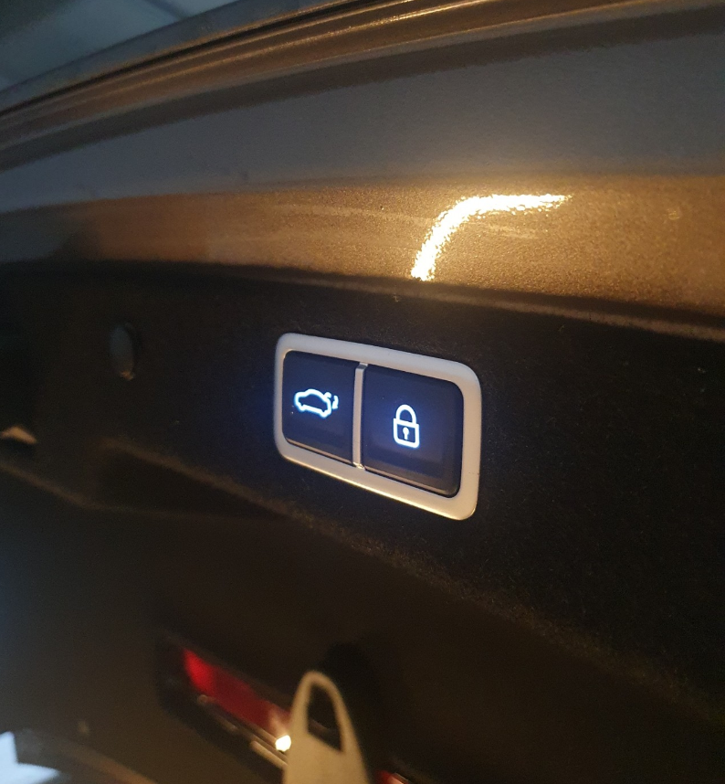 장치, 가까이, 제어판이(가) 표시된 사진
자동 생성된 설명