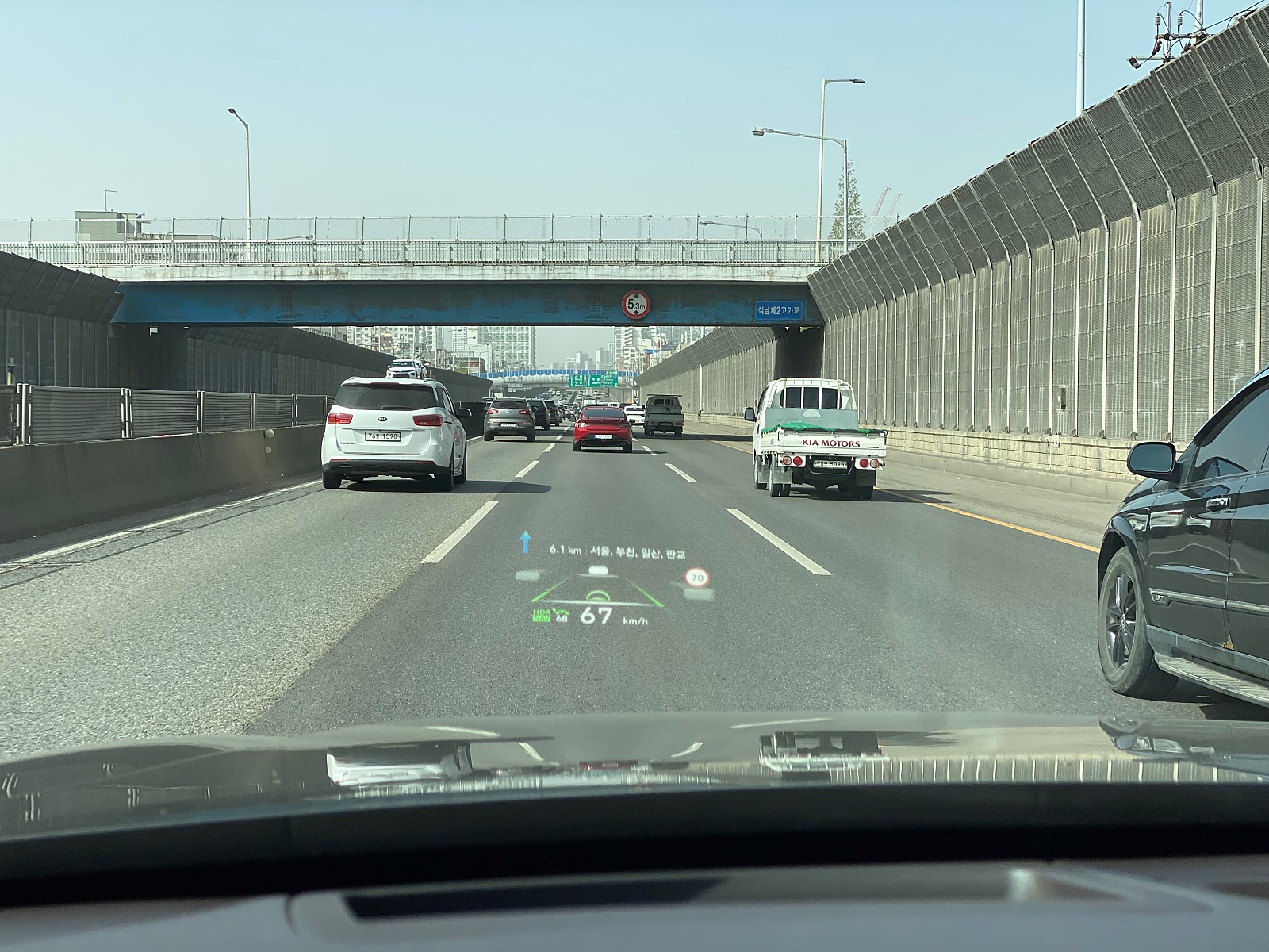 텍스트, 하늘, 도로, 야외이(가) 표시된 사진
자동 생성된 설명