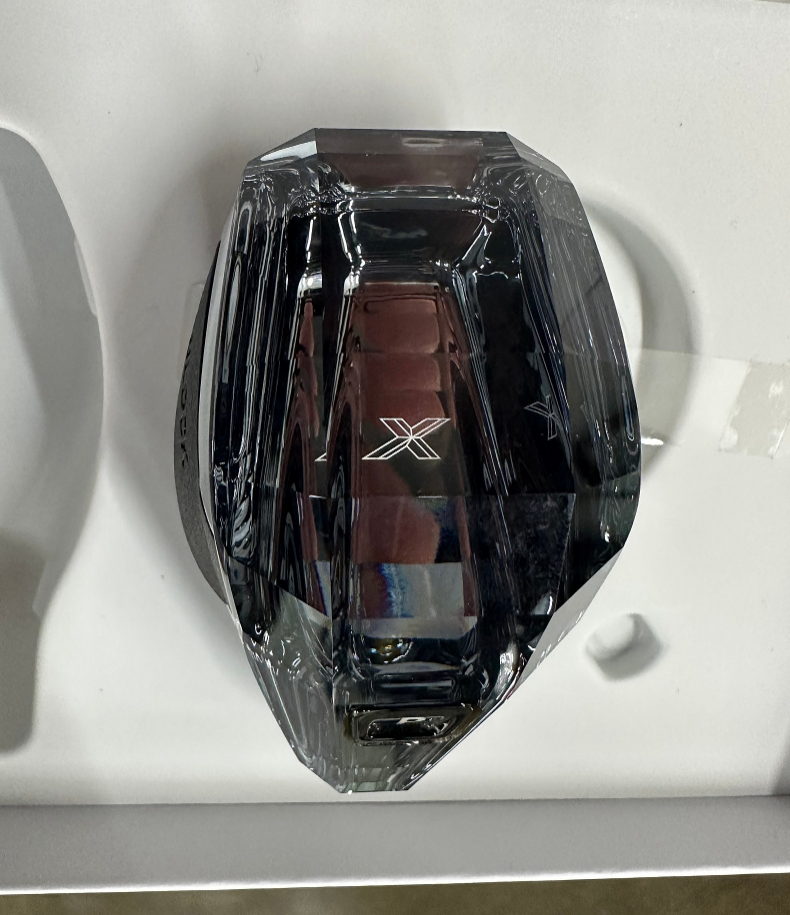 실내, 욕실, 거울, 자동차이(가) 표시된 사진

자동 생성된 설명
