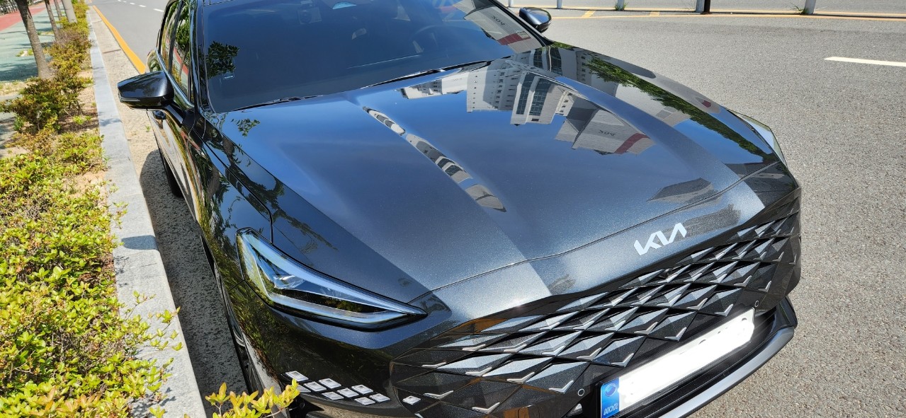 차량, 육상 차량, 야외, 텍스트이(가) 표시된 사진
자동 생성된 설명