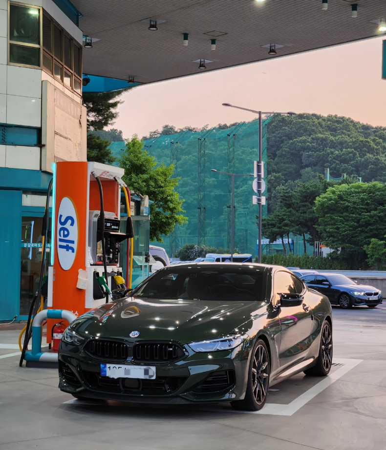 차량, 육상 차량, 바퀴, 럭셔리 자동차이(가) 표시된 사진
자동 생성된 설명