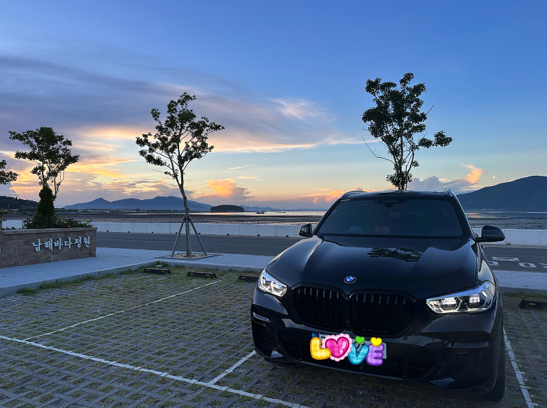 하늘, 차량, 육상 차량, 야외이(가) 표시된 사진
자동 생성된 설명