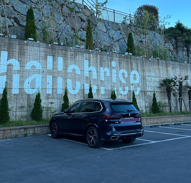 차량, 육상 차량, 바퀴, 야외이(가) 표시된 사진
자동 생성된 설명