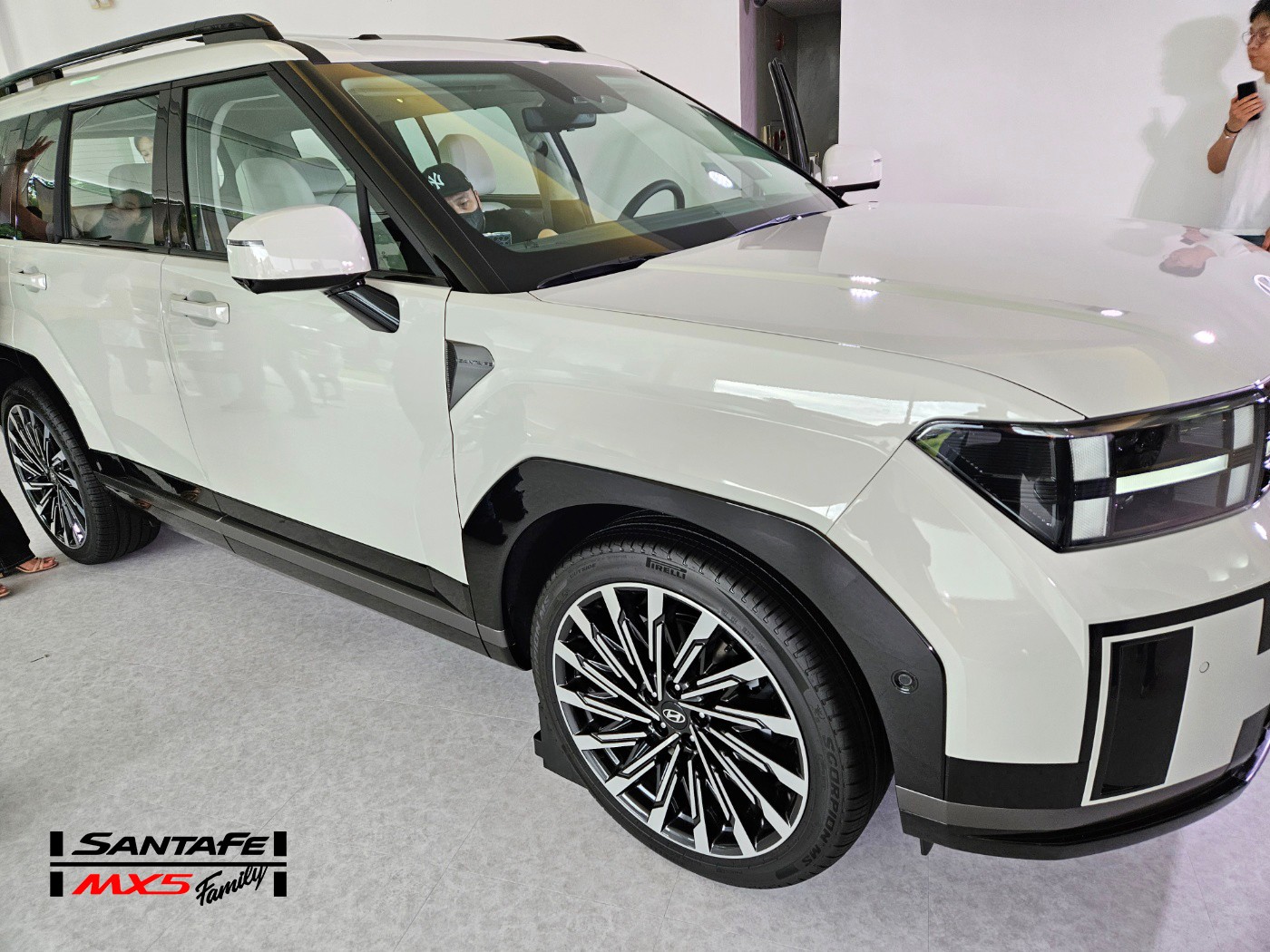 타이어, 바퀴, 차량, 육상 차량이(가) 표시된 사진
자동 생성된 설명