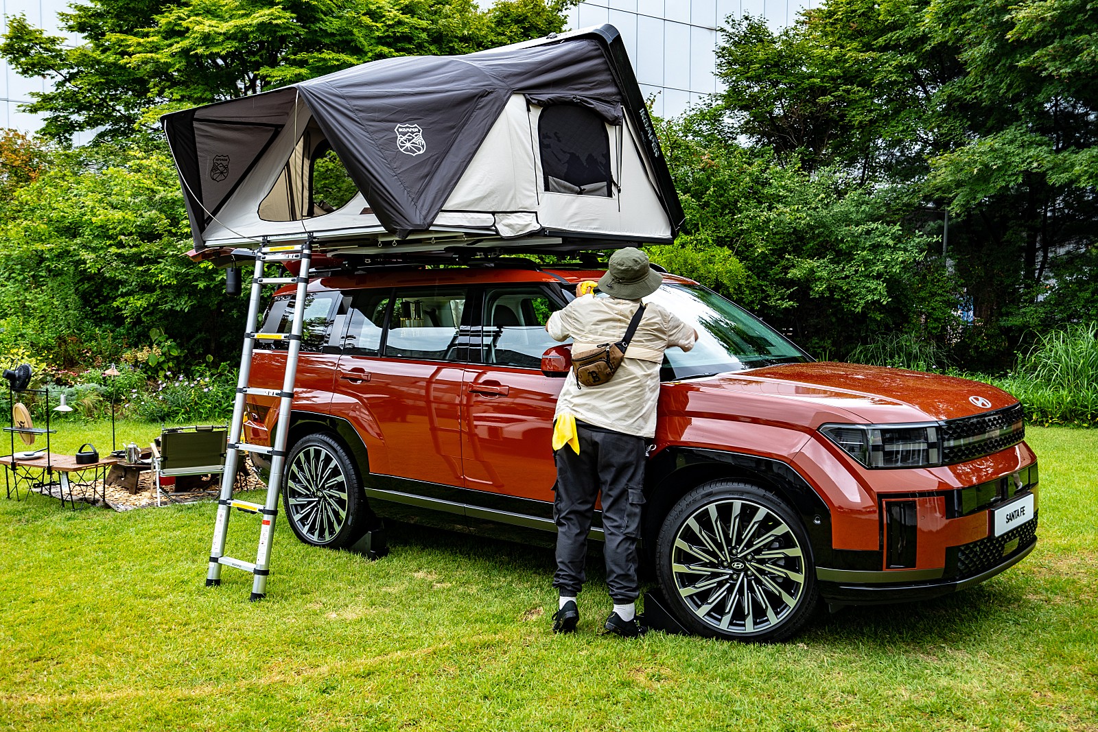 야외, 바퀴, 육상 차량, 차량이(가) 표시된 사진
자동 생성된 설명