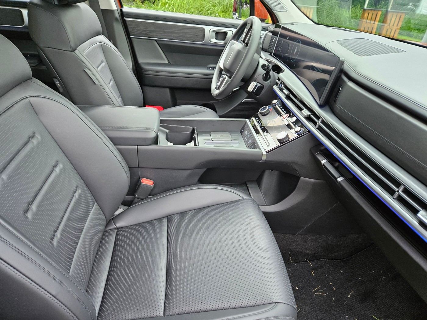 자동차, 차량, 카시트, 카시트 커버이(가) 표시된 사진
자동 생성된 설명