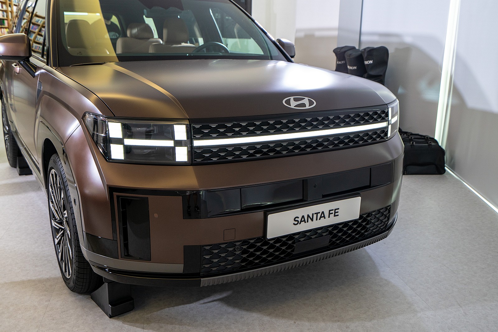 육상 차량, 차량, 타이어, 바퀴이(가) 표시된 사진
자동 생성된 설명