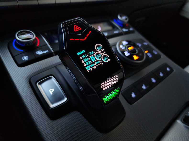 전자 기기, 자동차, 전자제품, 정보기기이(가) 표시된 사진
자동 생성된 설명