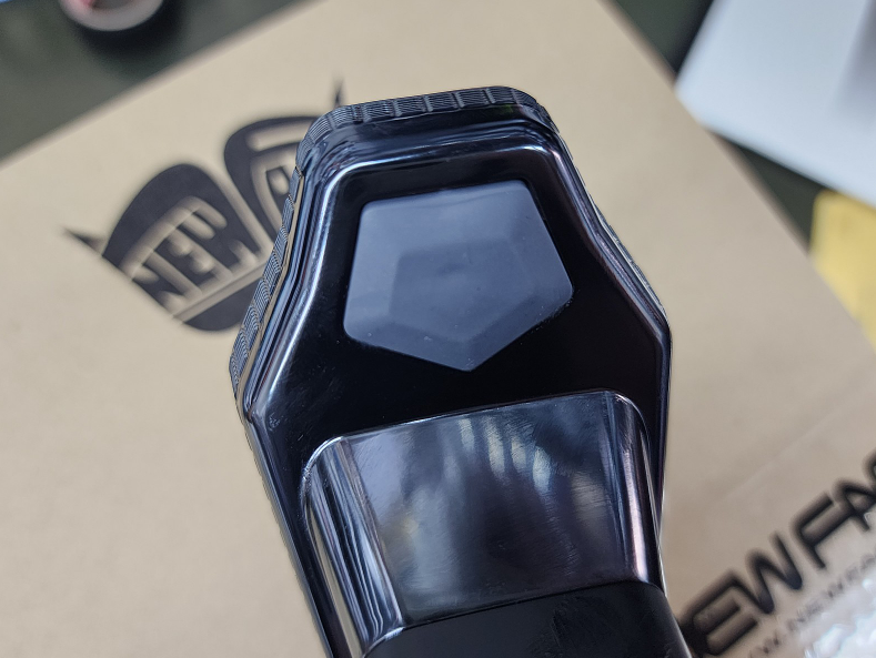 매일 휴대, 휴대 전화, 정보기기, 손목시계이(가) 표시된 사진
자동 생성된 설명