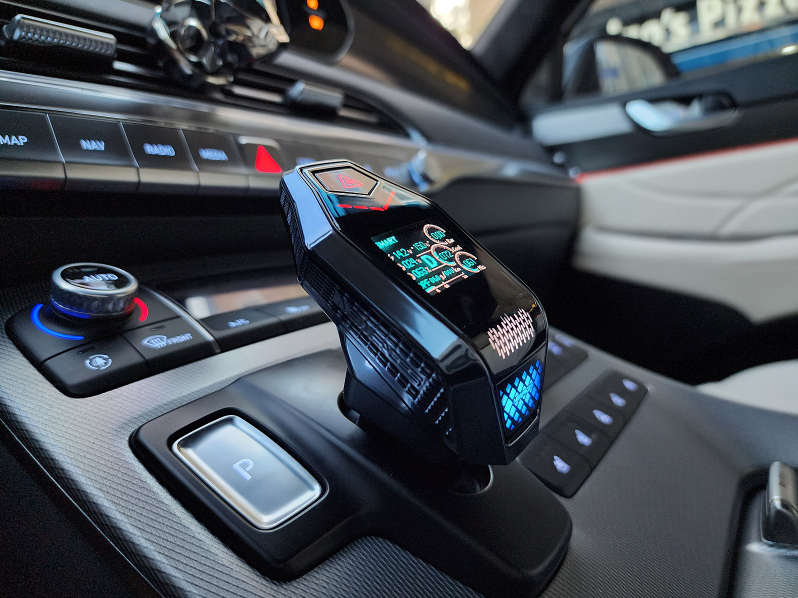 자동차, 차량, 센터 콘솔, 차량 오디오이(가) 표시된 사진
자동 생성된 설명