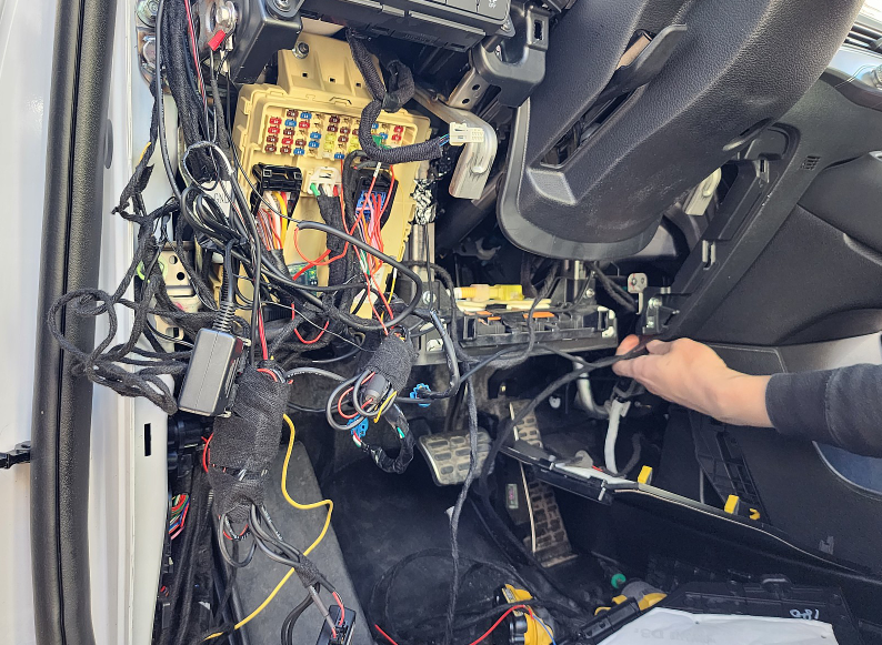 전기 배선, 기계, 공학, 기술자이(가) 표시된 사진
자동 생성된 설명