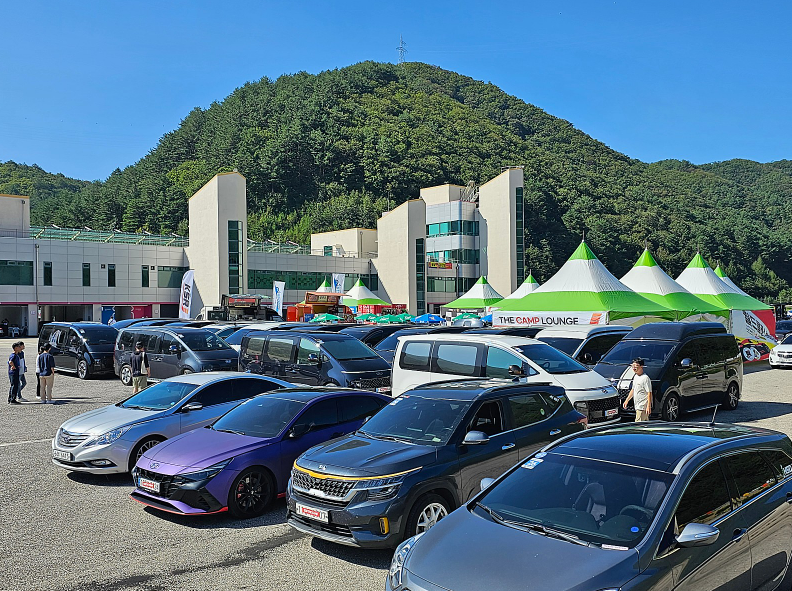 야외, 차량, 육상 차량, 바퀴이(가) 표시된 사진

자동 생성된 설명