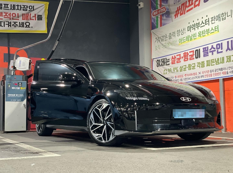 텍스트, 바퀴, 차량, 타이어이(가) 표시된 사진

자동 생성된 설명