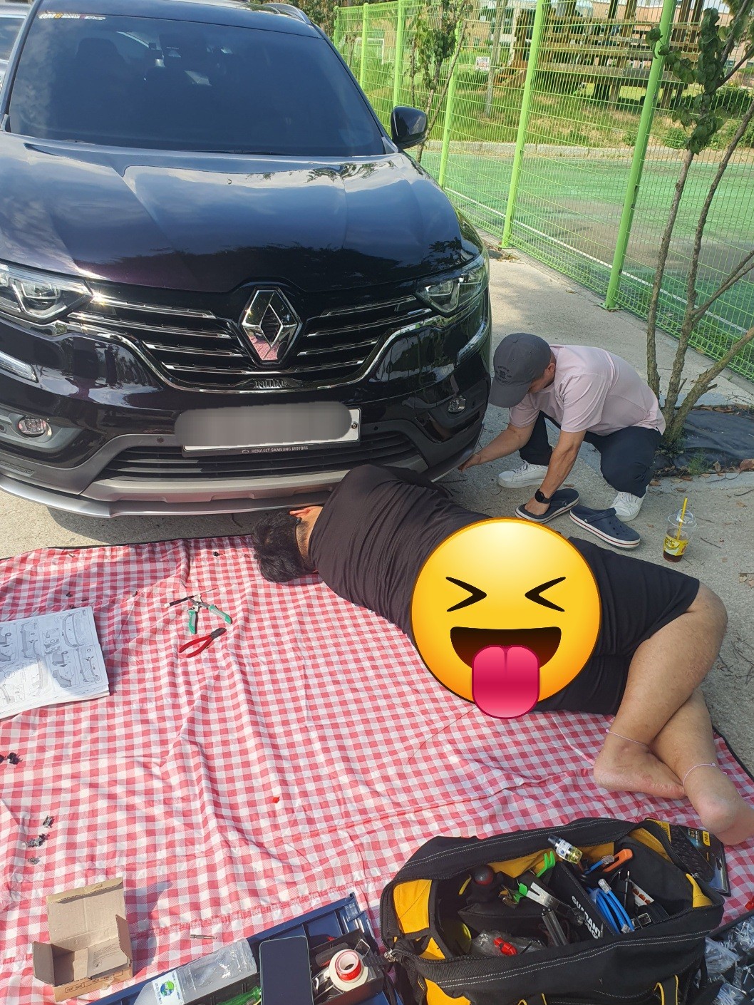 야외, 육상 차량, 차량, 자동차이(가) 표시된 사진
자동 생성된 설명