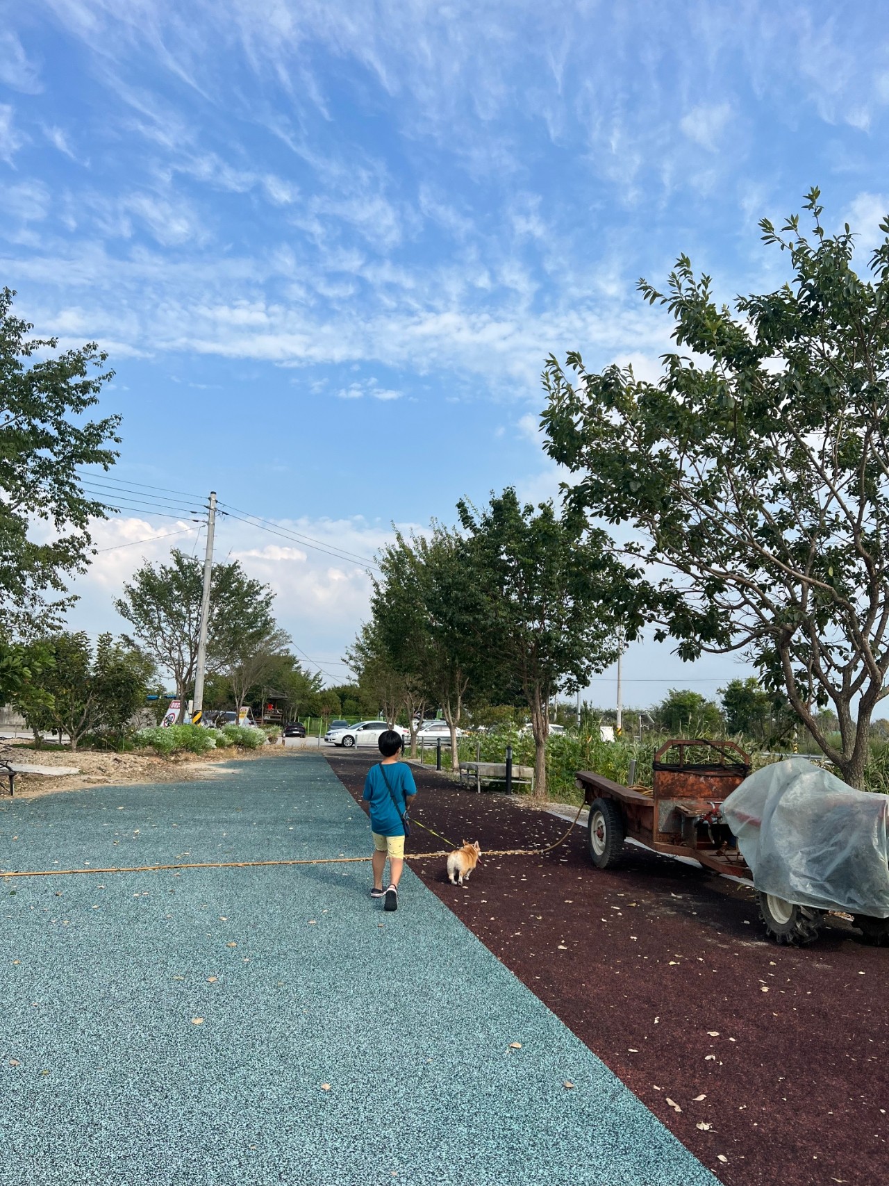 야외, 하늘, 구름, 지상이(가) 표시된 사진
자동 생성된 설명