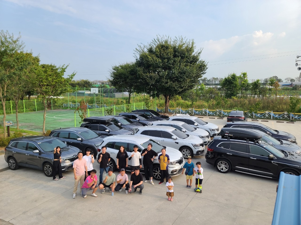 야외, 하늘, 차량, 육상 차량이(가) 표시된 사진
자동 생성된 설명