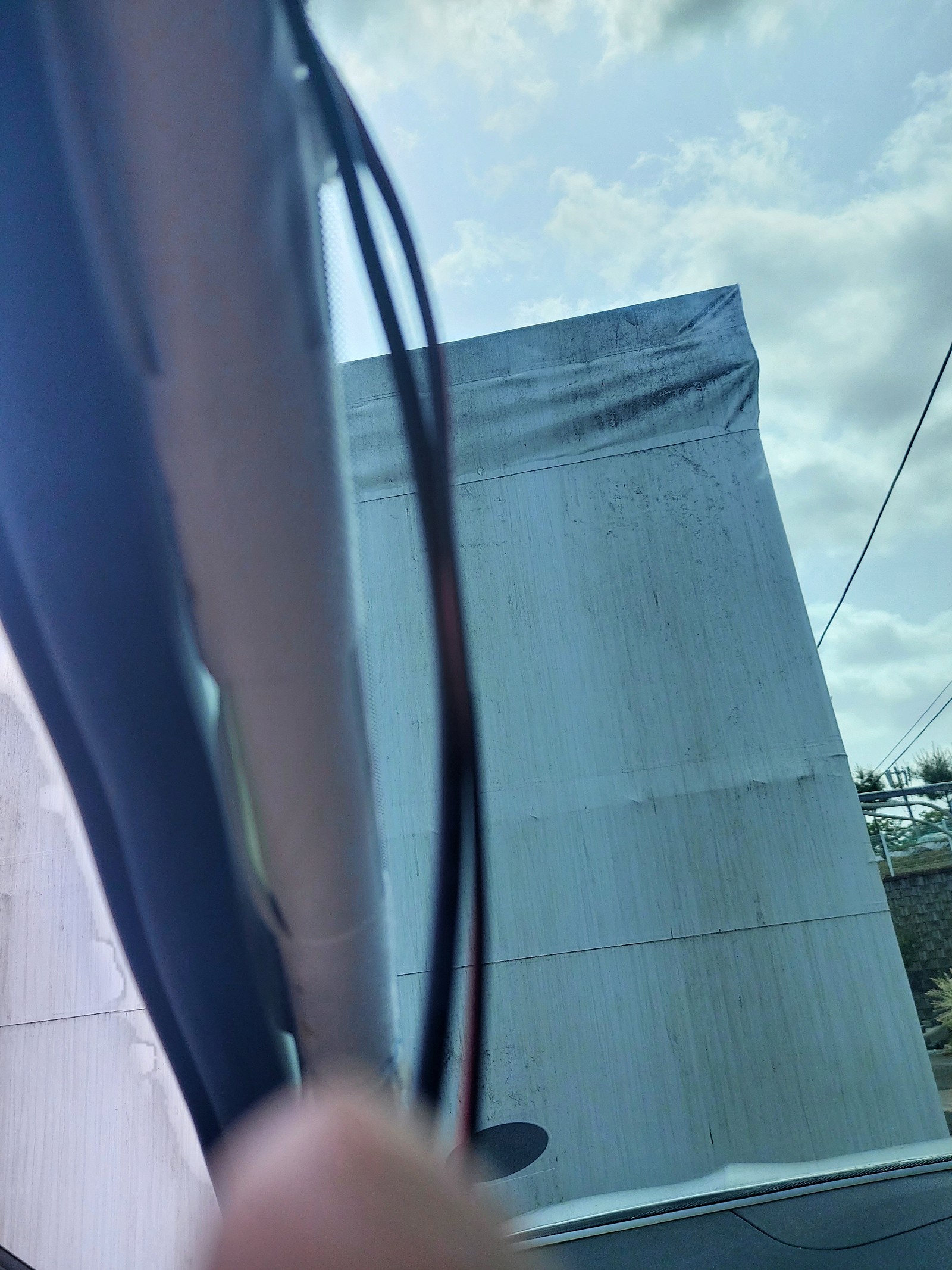 하늘, 사람, 구름, 야외이(가) 표시된 사진
자동 생성된 설명