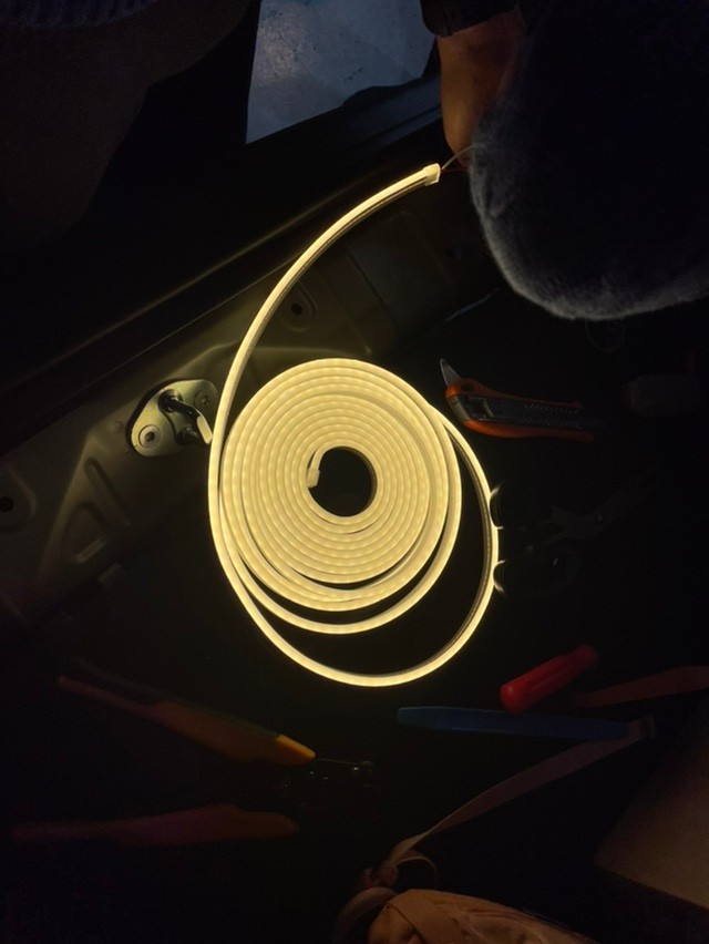 실내, 사람이(가) 표시된 사진
자동 생성된 설명