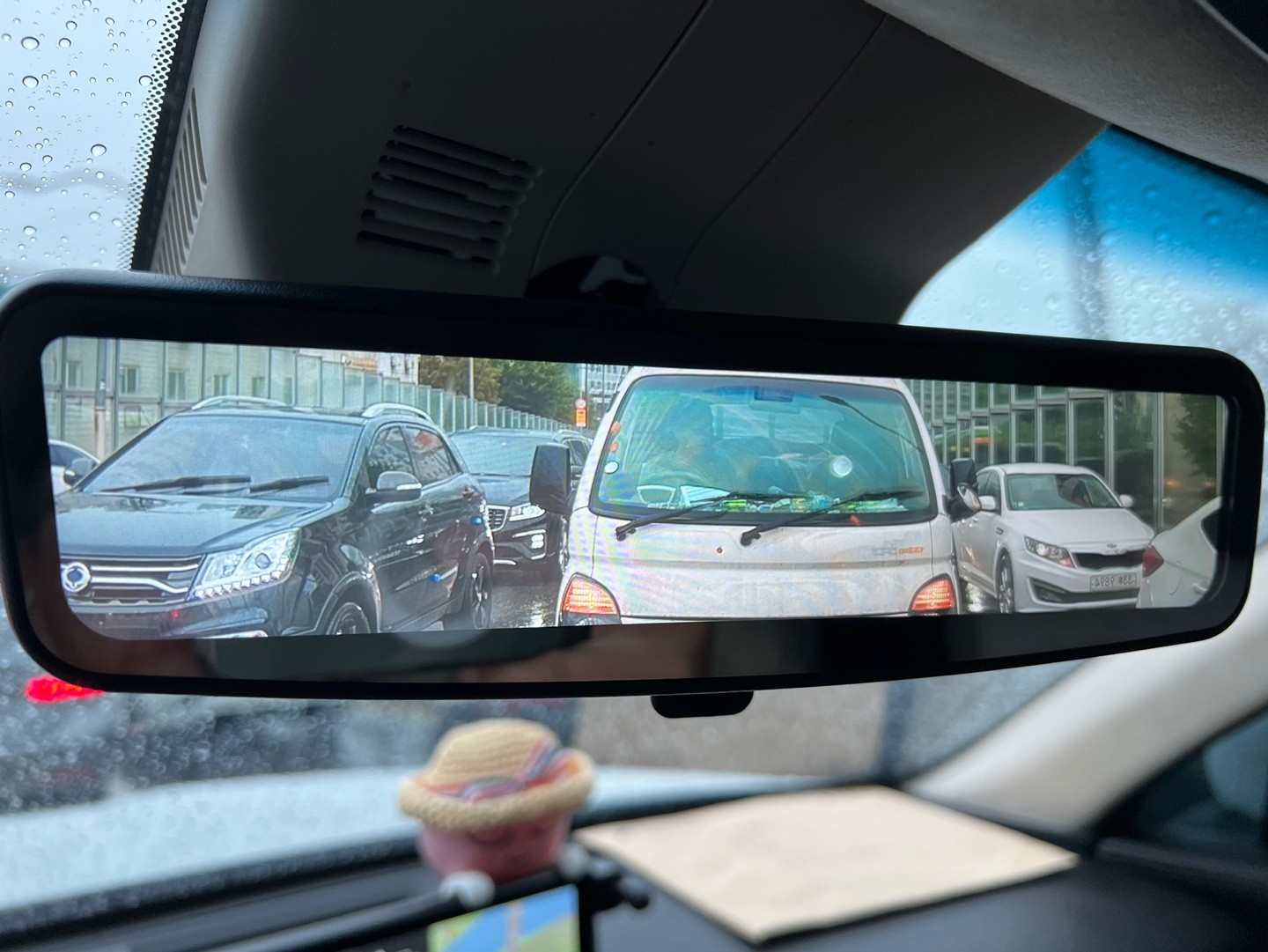 자동차 미러, 거울, 백미러, 자동차이(가) 표시된 사진

자동 생성된 설명