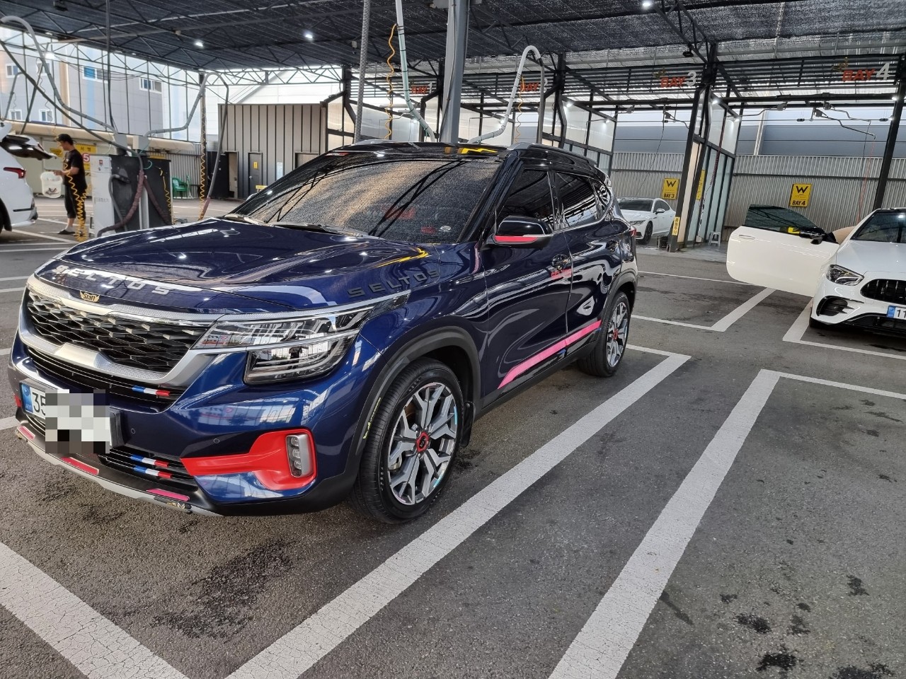 차량, 육상 차량, 바퀴, 타이어이(가) 표시된 사진
자동 생성된 설명