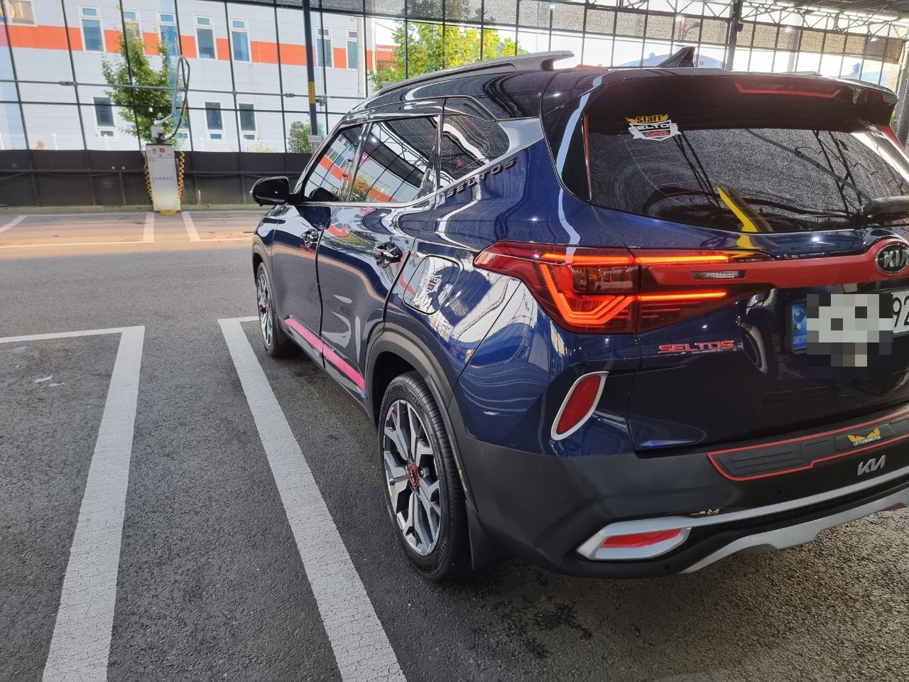 차량, 육상 차량, 바퀴, 타이어이(가) 표시된 사진
자동 생성된 설명