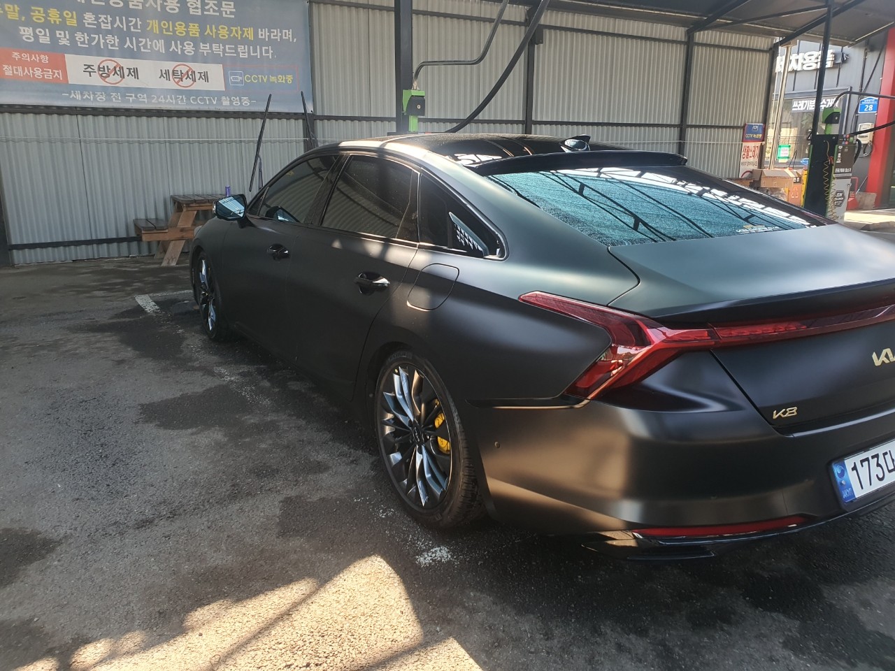 육상 차량, 차량, 바퀴, 타이어이(가) 표시된 사진
자동 생성된 설명