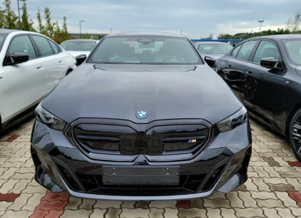 차량, 육상 차량, 개인용 럭셔리카, 자동차이(가) 표시된 사진
자동 생성된 설명