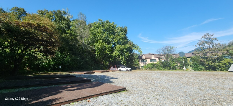 야외, 지상, 하늘, 잔디이(가) 표시된 사진
자동 생성된 설명