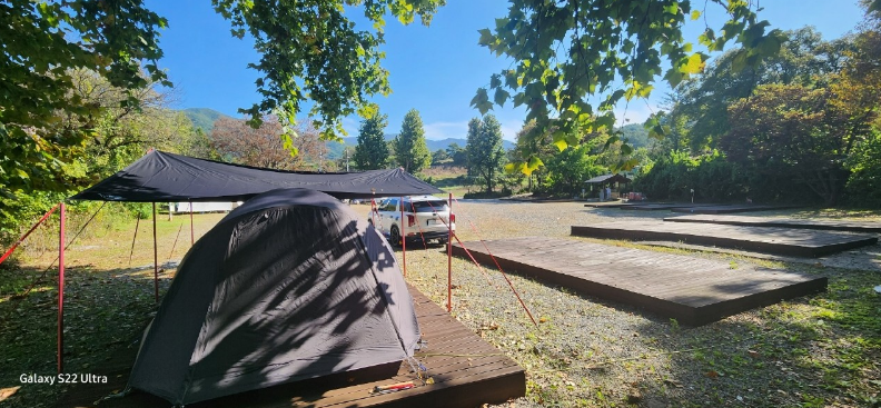 야외, 나무, 하늘, 잔디이(가) 표시된 사진
자동 생성된 설명