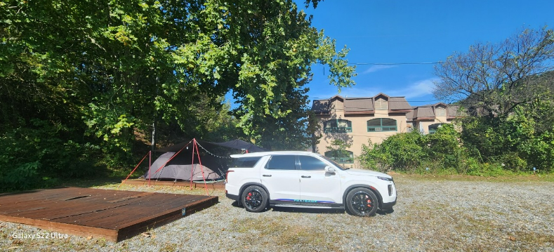 야외, 나무, 바퀴, 차량이(가) 표시된 사진
자동 생성된 설명