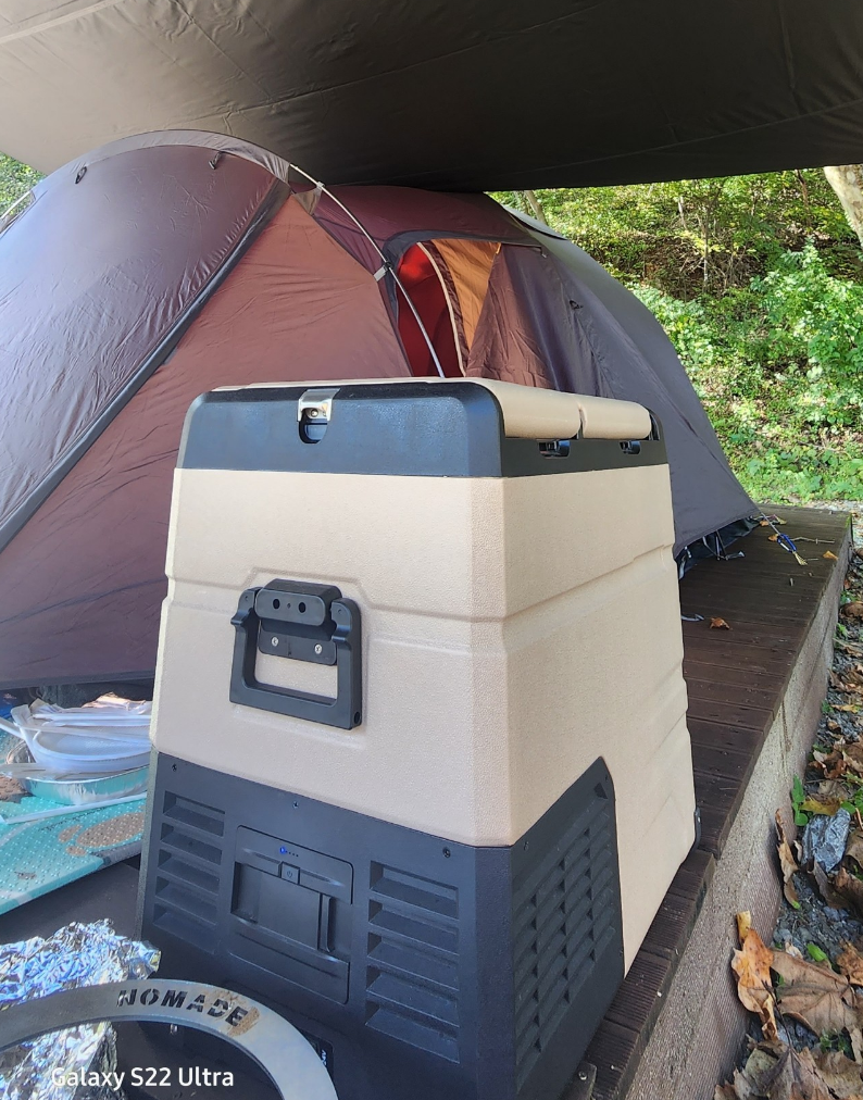 야외, 캠핑, 방수포, 텐트이(가) 표시된 사진
자동 생성된 설명