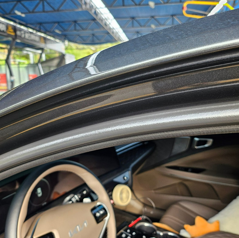 핸들, 바퀴, 교통, 자동차이(가) 표시된 사진
자동 생성된 설명