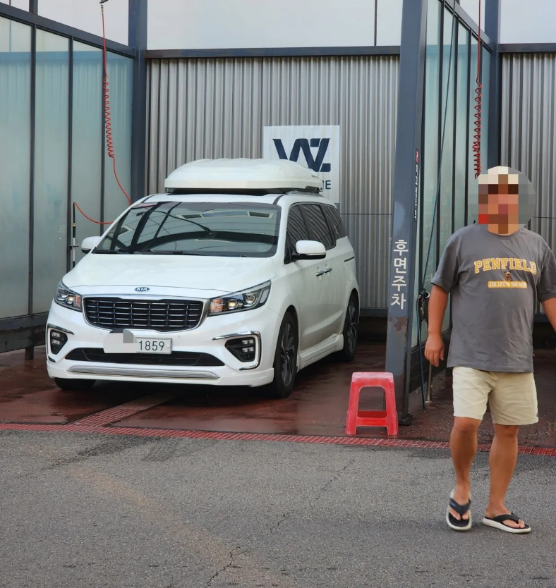 육상 차량, 차량, 바퀴, 타이어이(가) 표시된 사진
자동 생성된 설명