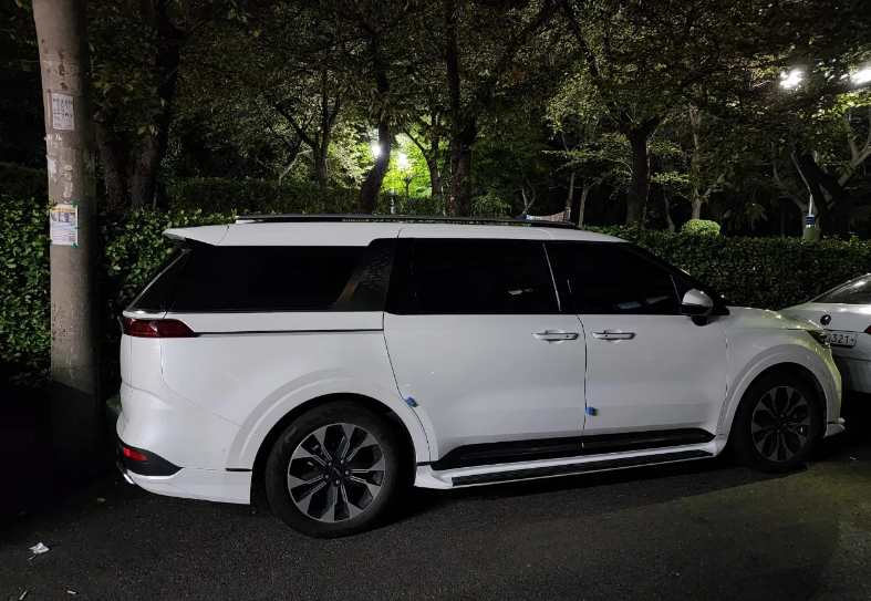 바퀴, 육상 차량, 차량, 자동차이(가) 표시된 사진
자동 생성된 설명