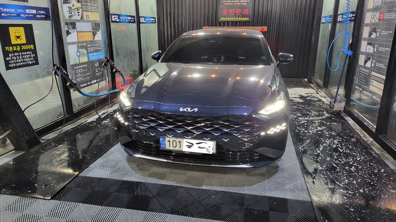 텍스트, 자동차, 차량, 육상 차량이(가) 표시된 사진
자동 생성된 설명