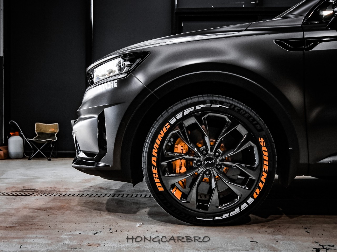 타이어, 바퀴, 차량, 육상 차량이(가) 표시된 사진

자동 생성된 설명