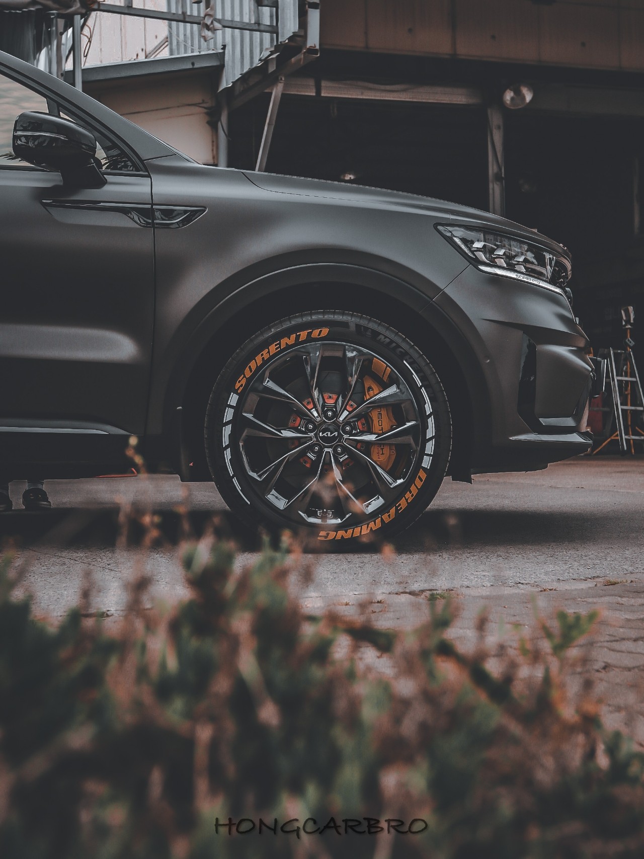 타이어, 바퀴, 차량, 육상 차량이(가) 표시된 사진

자동 생성된 설명