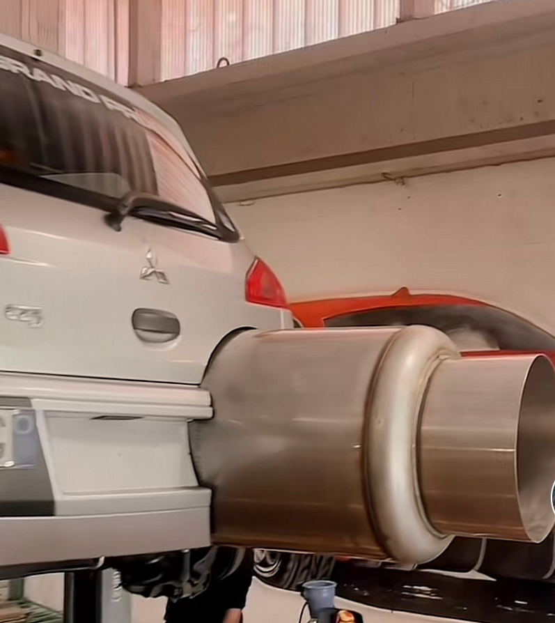 자동차, 실내, 차량, 육상 차량이(가) 표시된 사진
자동 생성된 설명