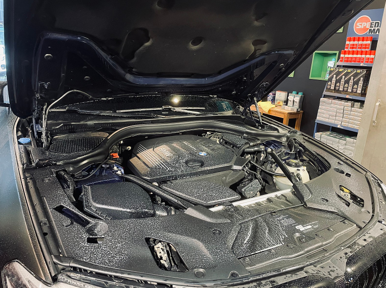 자동차, 엔진, 자동차 부품, 차량이(가) 표시된 사진
자동 생성된 설명