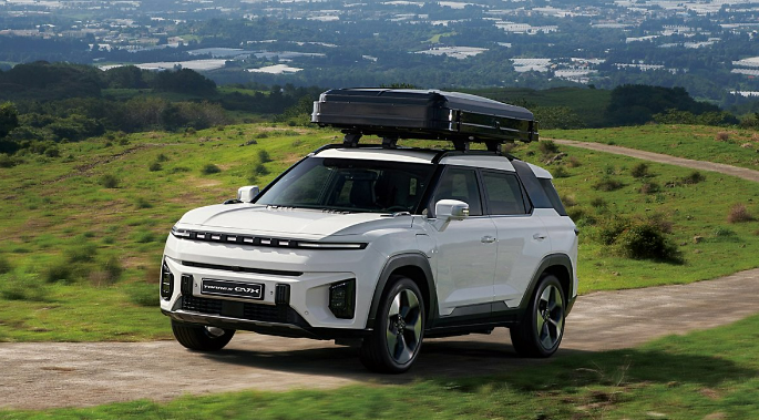 야외, 육상 차량, 차량, 잔디이(가) 표시된 사진
자동 생성된 설명