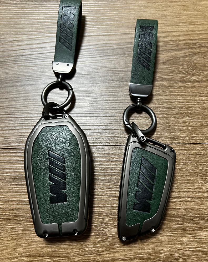 펜던트, 패션 액세서리, 보석류, 열쇠고리이(가) 표시된 사진
자동 생성된 설명