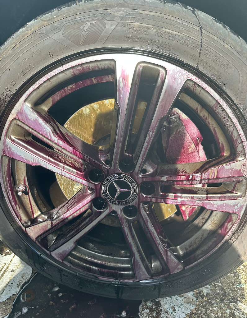 타이어, 바퀴, 교통, 림이(가) 표시된 사진
자동 생성된 설명