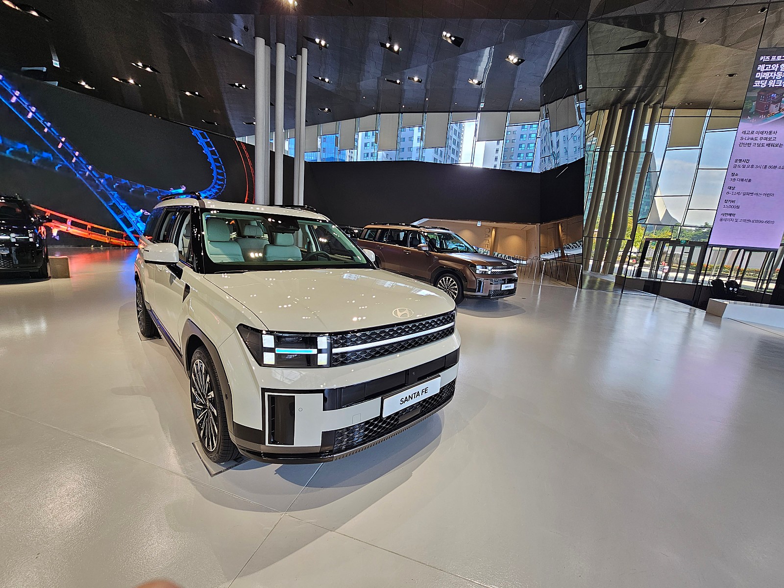 차량, 육상 차량, 바퀴, 자동차이(가) 표시된 사진
자동 생성된 설명