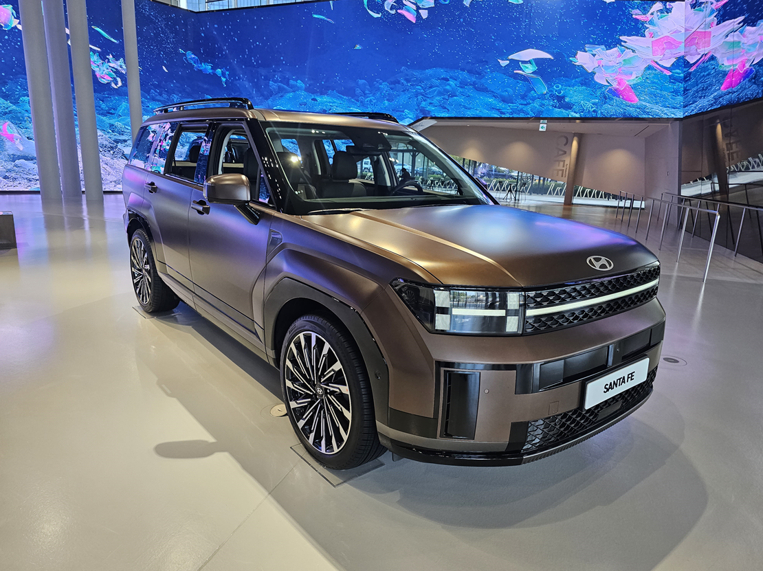 차량, 육상 차량, 바퀴, 타이어이(가) 표시된 사진
자동 생성된 설명