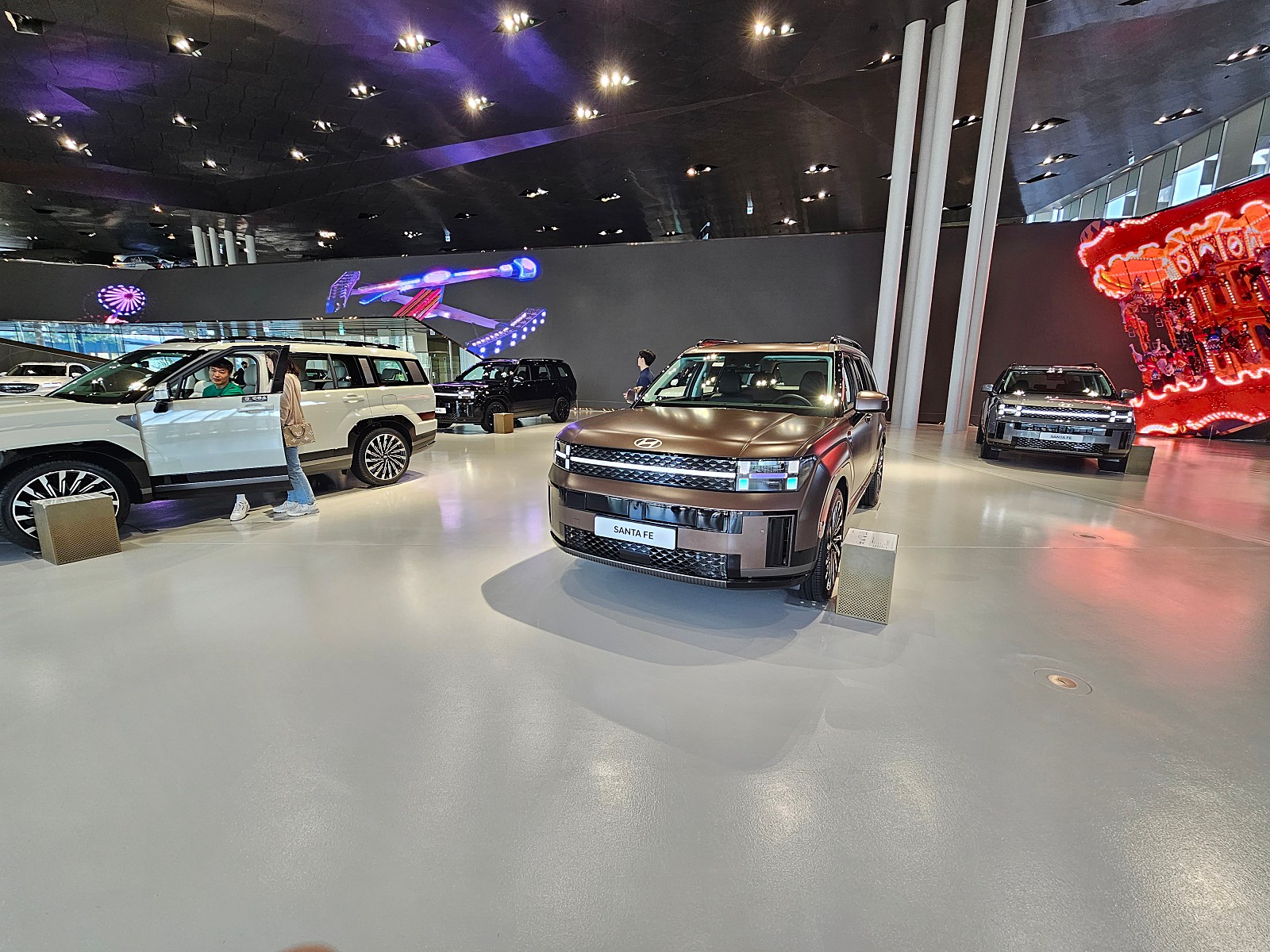 차량, 육상 차량, 바퀴, 오토쇼이(가) 표시된 사진
자동 생성된 설명