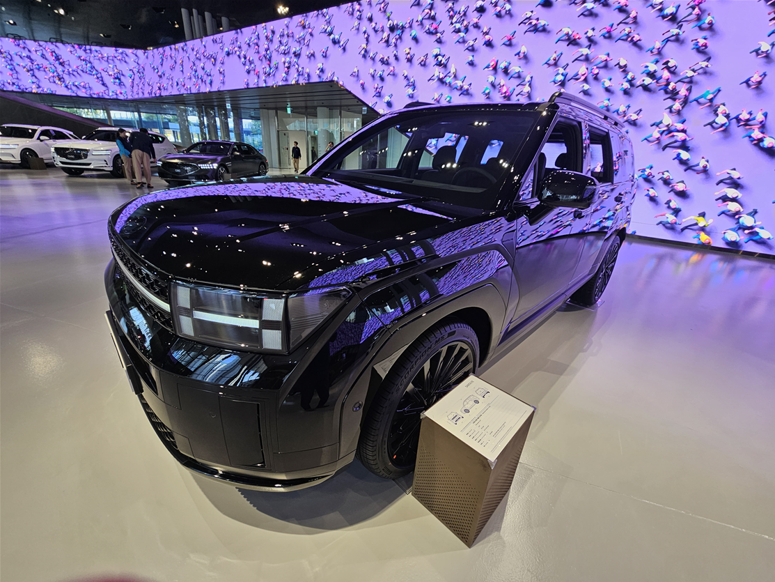 차량, 육상 차량, 바퀴, 타이어이(가) 표시된 사진
자동 생성된 설명