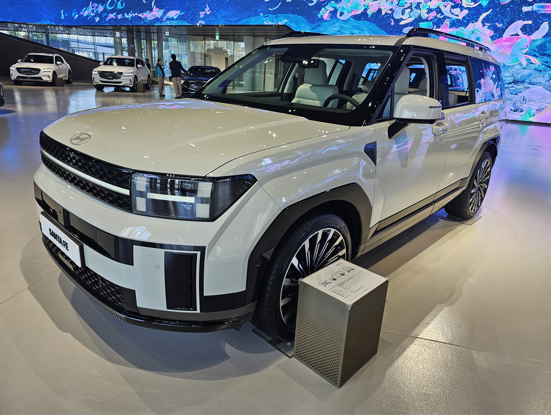 차량, 타이어, 육상 차량, 바퀴이(가) 표시된 사진
자동 생성된 설명