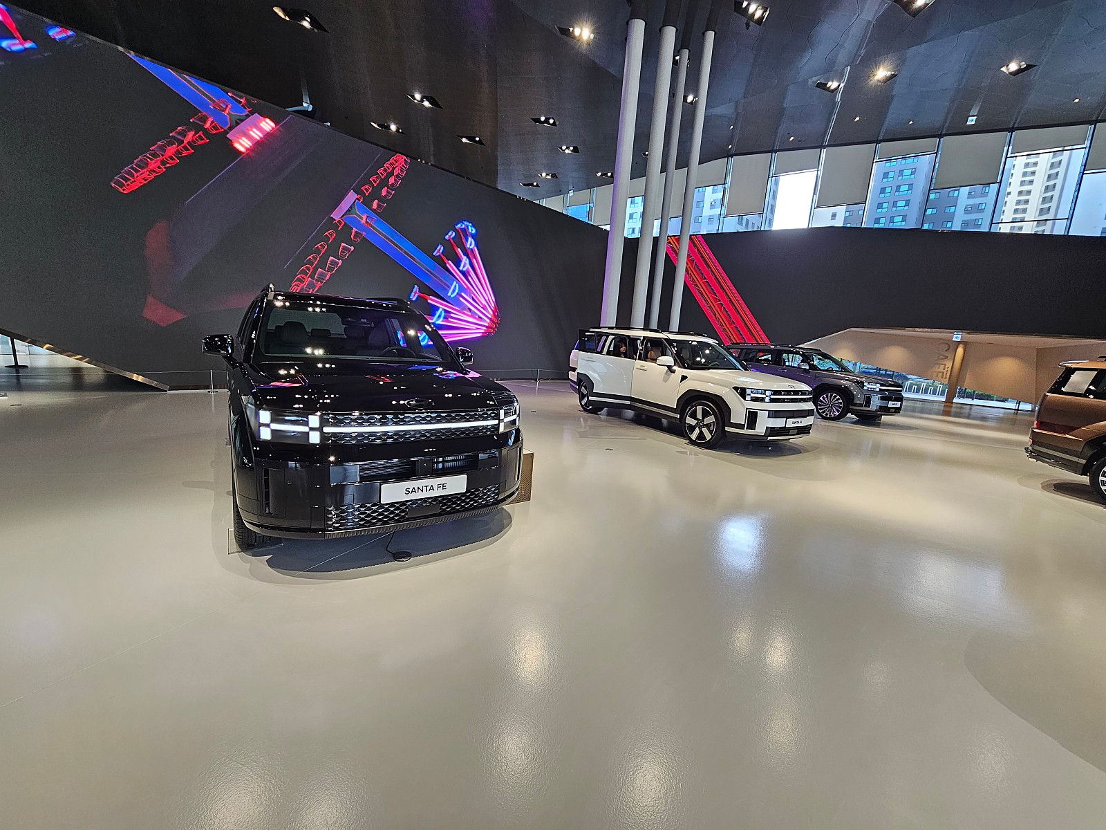 차량, 육상 차량, 바퀴, 자동차이(가) 표시된 사진
자동 생성된 설명