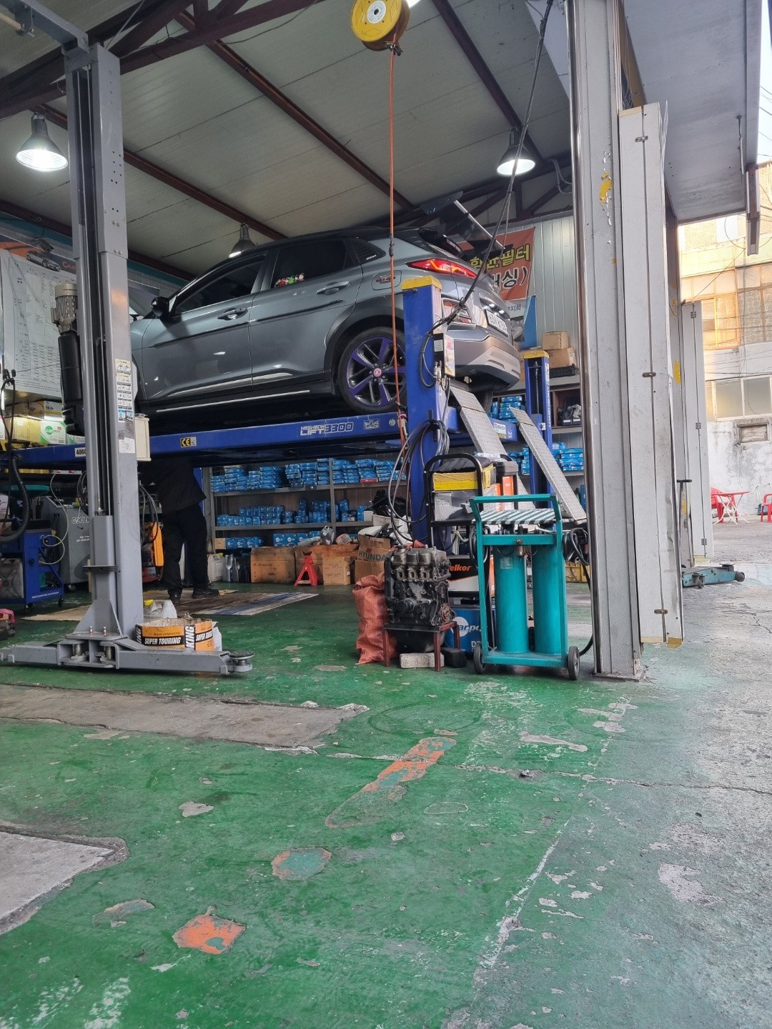 지상, 산업, 기계, 공학이(가) 표시된 사진
자동 생성된 설명