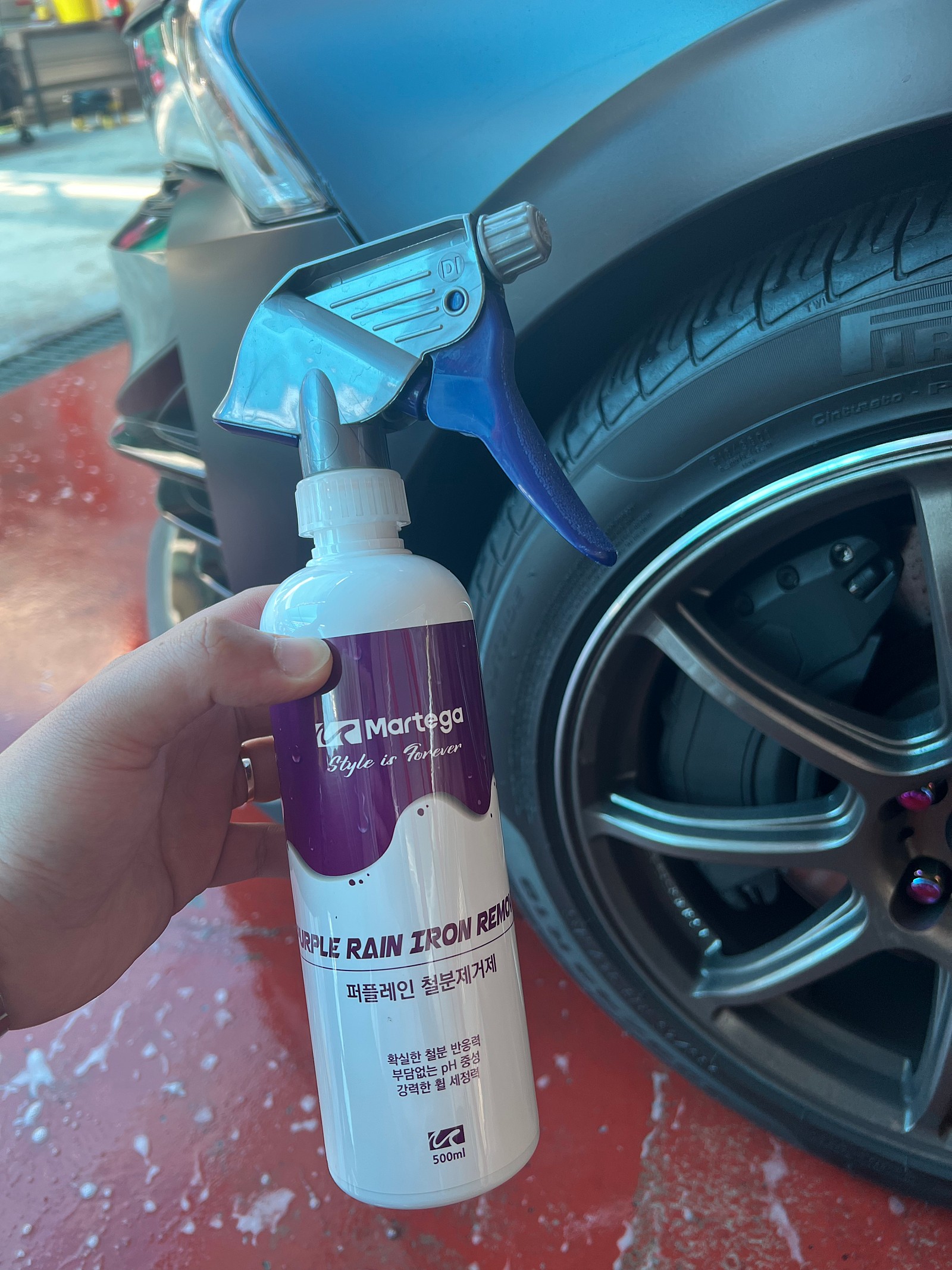 바퀴, 텍스트, 타이어, 자동차 부품이(가) 표시된 사진
자동 생성된 설명